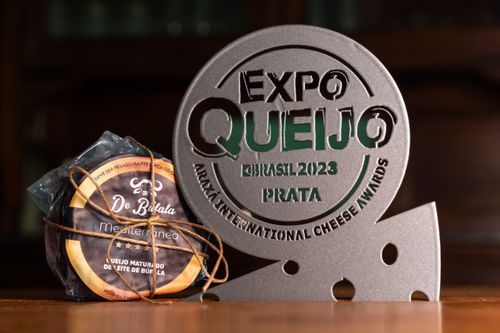 Queijo Mediterrâneo - De Búfala Natural - unidade de 200 a 250g PREMIADO