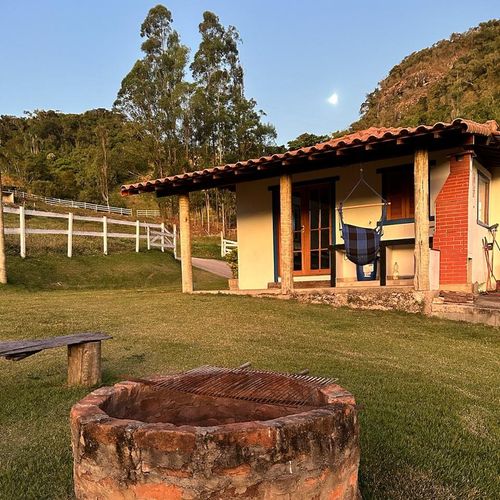 Hospedagem na casa do vale - Capacidade para até 5 pessoas - Café da manhã incluso - QMA Sítio Primavera - 1 diária