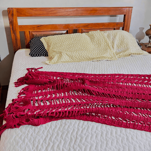 Manta de sofá/Peseira de cama em Crochê na cor Marsala - Modo Crochê - 1 peça