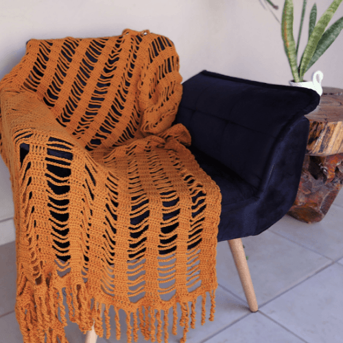 Manta de sofá/Peseira de cama em Crochê na cor caramelo - Modo Crochê - 1 peça